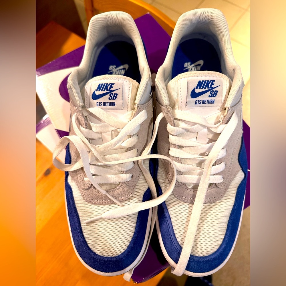 Worn Nike sb gts return
Size 10.5
Sport royal/ sport royal-white